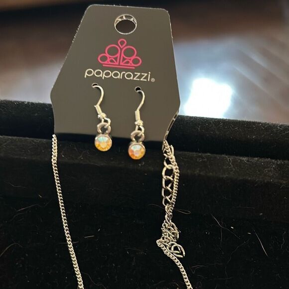 Paparazzi Silver-tone Necklace & Earrings Set ~ The Key to Moms Heart - Picture 3 of 4